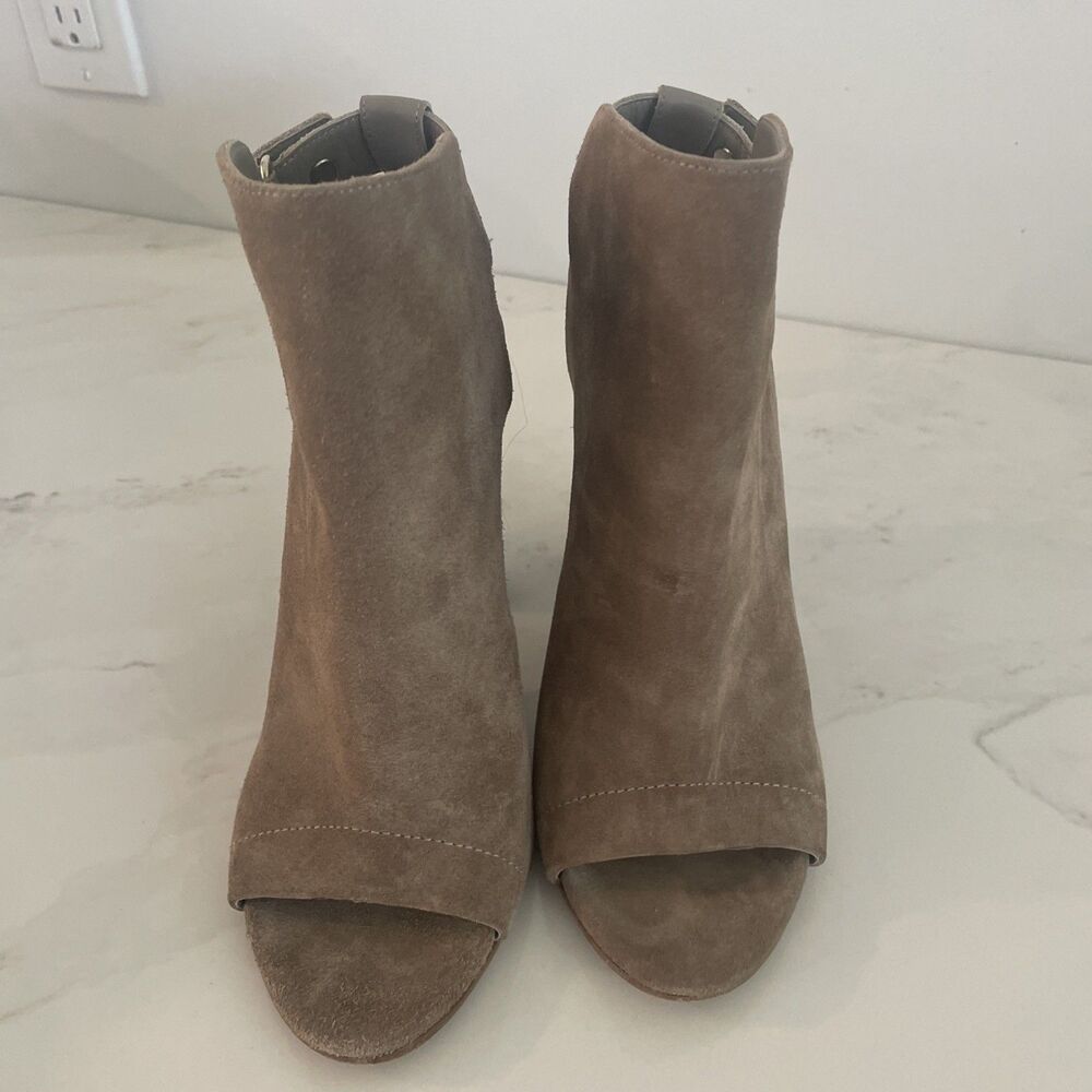 VINCE. Womens Taupe Gray Suede Leather Ankle Strap Booties Sandal Sz 8 - Picture 2 of 7